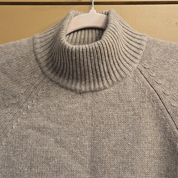 Reformation Garrett Cashmere Oversized Turtleneck Size XS - Picture 6 of 8